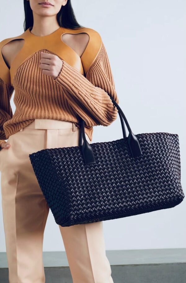 Woman Bottega Veneta Cabat - Image 6