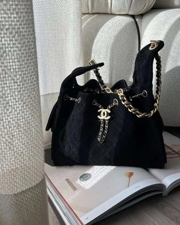 Chanel 25 handbag, Grained calfskin - Image 10