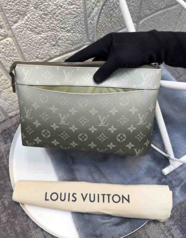 LOUIS VUITTON Pochette Voyage Souple Eclipse Monogram - Image 2