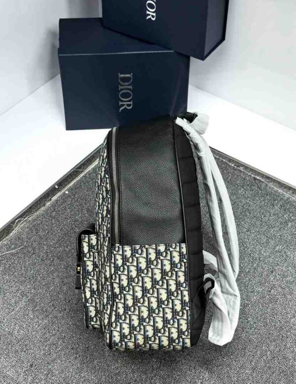 Dior 8 Backpack Beige and Black Dior Oblique Jacquard - Image 3