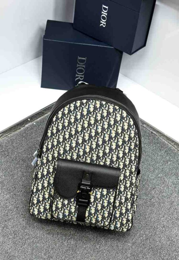 Dior 8 Backpack Beige and Black Dior Oblique Jacquard - Image 4