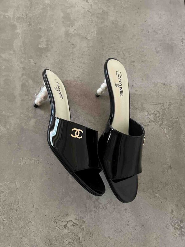 Chanel Black Patent Leather CC Slide Sandals - Image 2