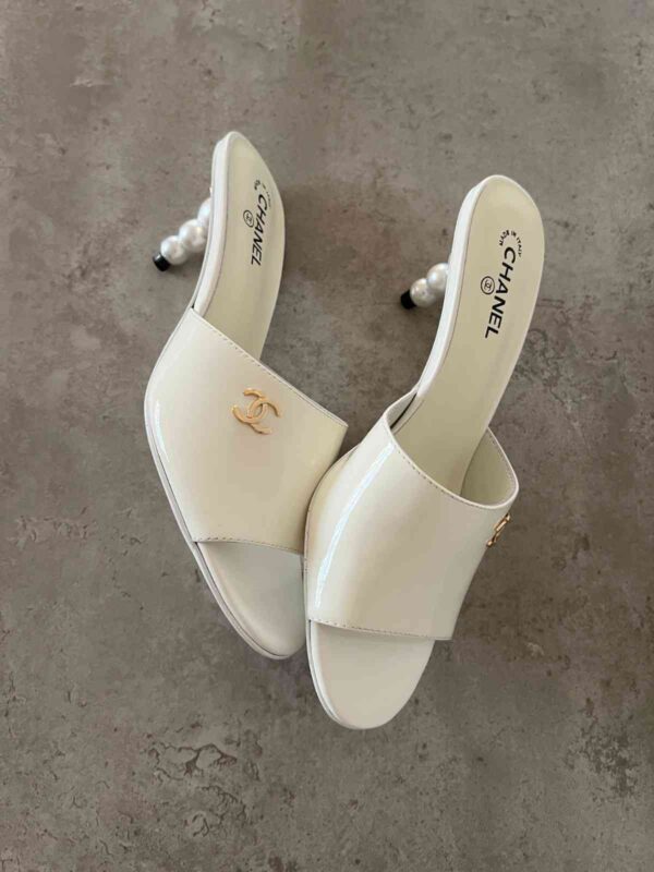 Chanel Black Patent Leather CC Slide Sandals - Image 3